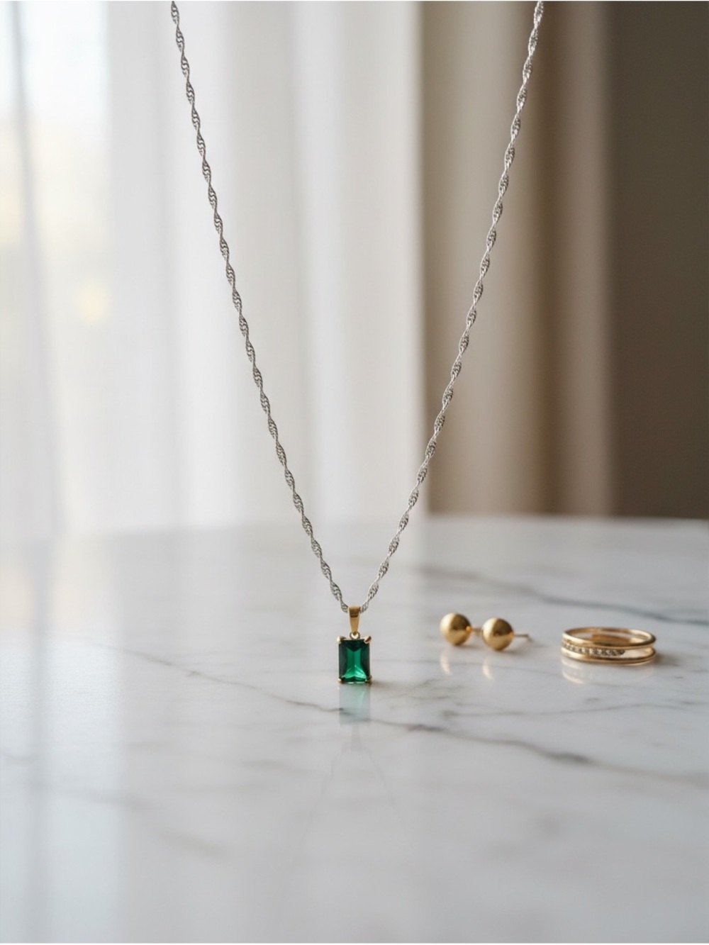 Sterling silver Necklace with Emerald Green Rectangular Stone